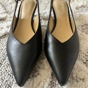 Liz Claiborne Quebec Buckle Pointed Toe Kitten Heel